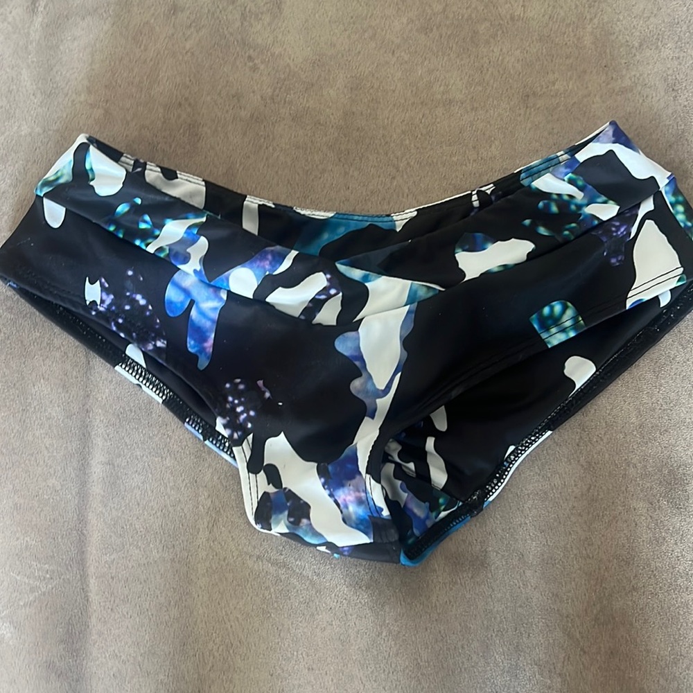 VEKKER V short size small - like new